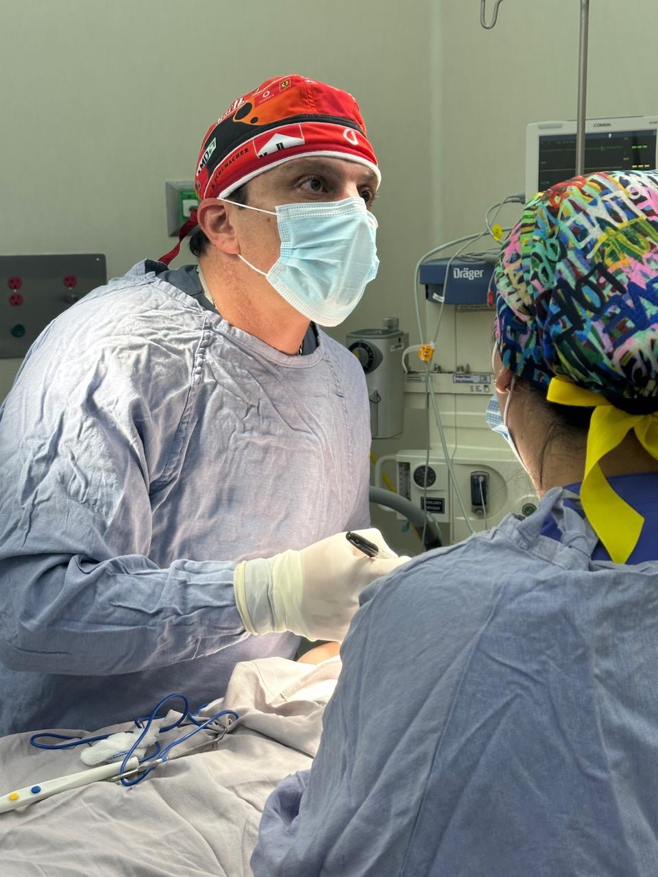 Médico en quirófano